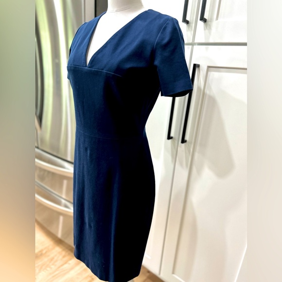 NWOT Banana Republic Back Zip Stretch Knit Short Sleeved Dress - Picture 3 of 8